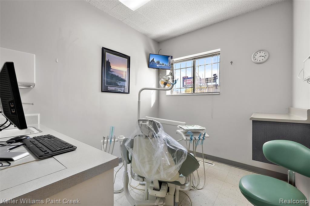 16068 E 8 Mile Road, Detroit, MI 48205 — Photo 18