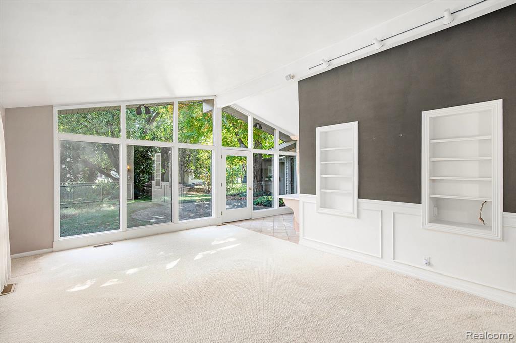 6284 Westview Drive, Grand Blanc, MI 48439 — Photo 12