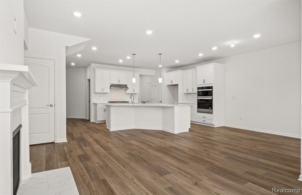 5509 E SPANIEL Drive, Ann Arbor, MI 48108 — Photo 11