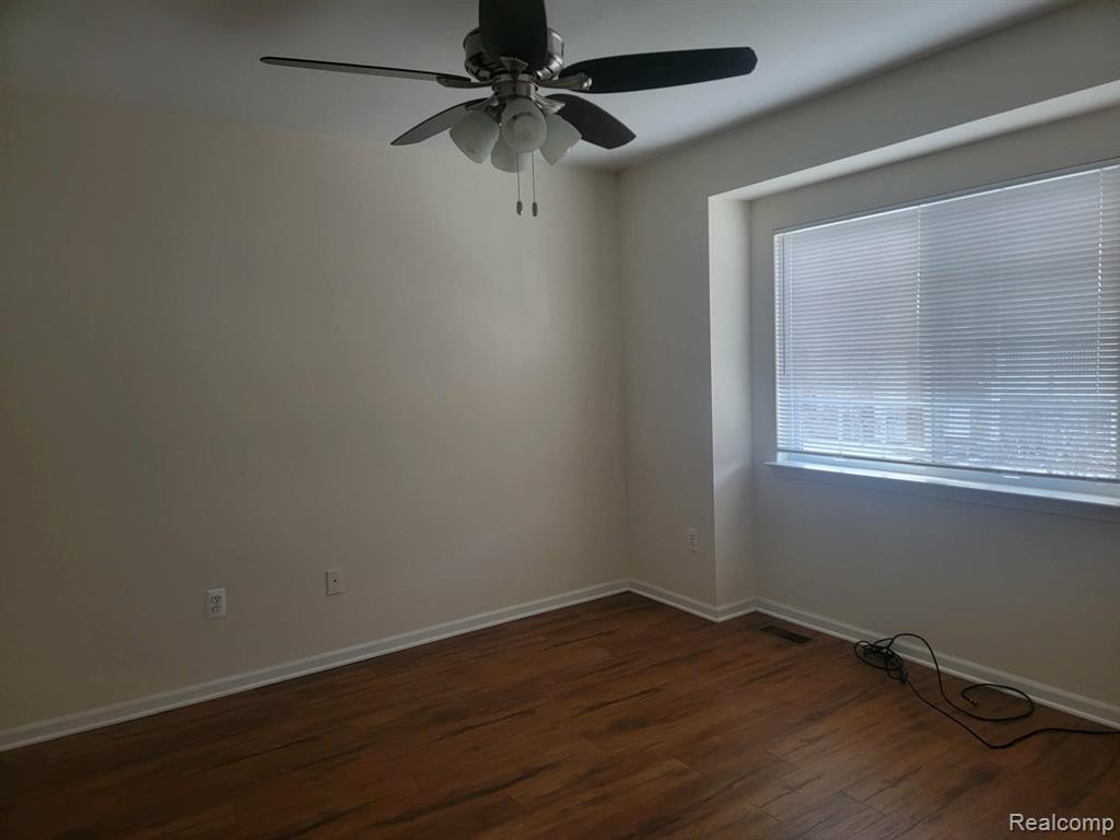 5457 Twin Oaks Drive, Sterling Heights, MI 48314 — Photo 8