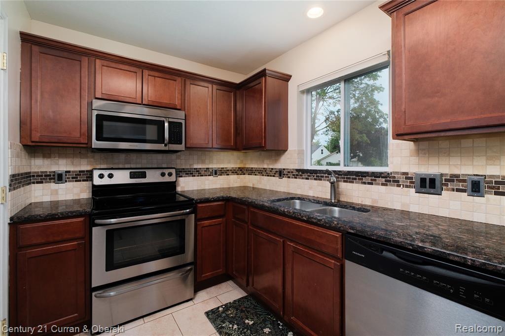 13631 Labelle Street, Oak Park, MI 48237 — Photo 11