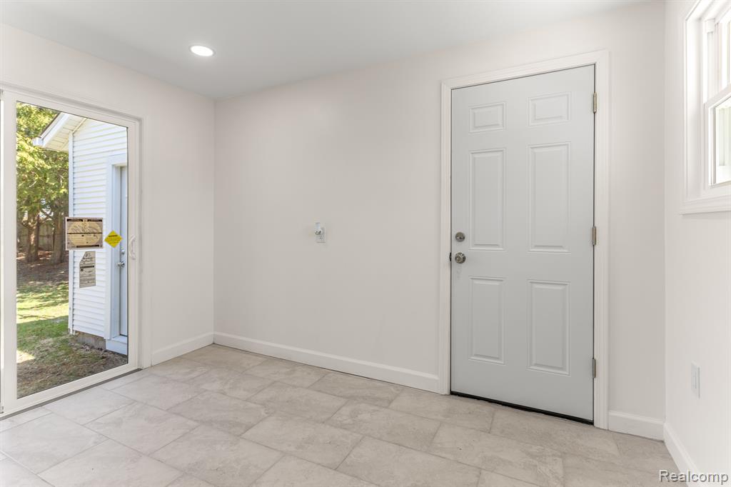 291 ALMONT Avenue, Almont, MI 48003 — Photo 21
