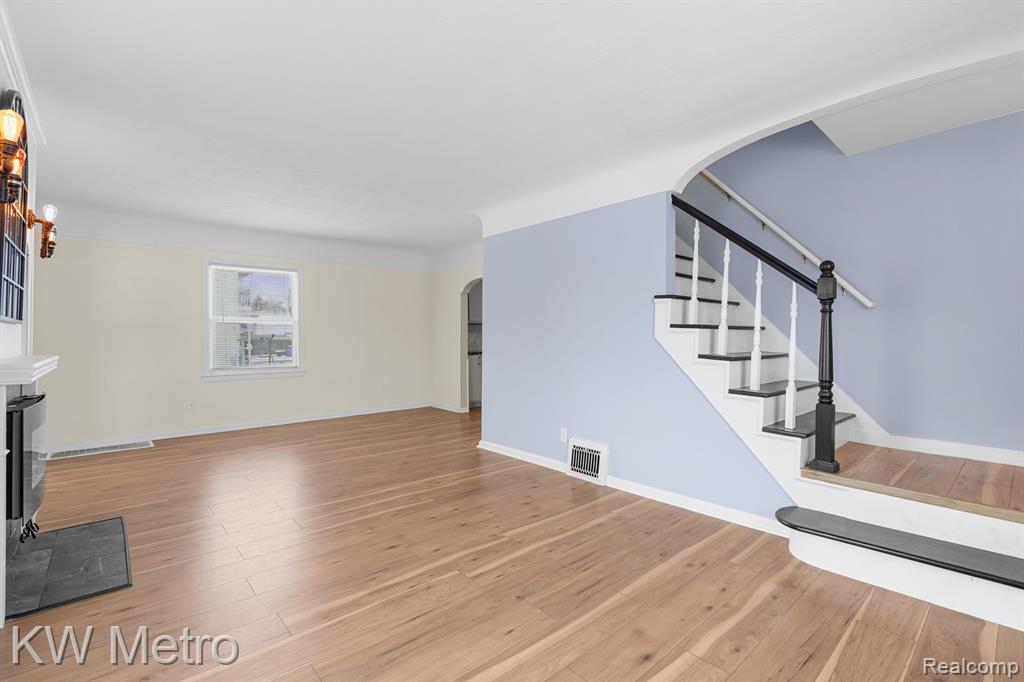 8135 REPUBLIC Avenue, Warren, MI 48089 — Photo 6