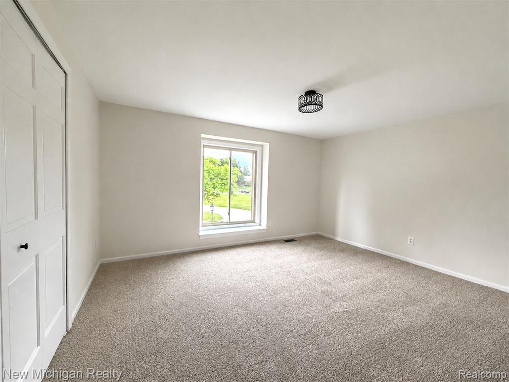 650 Deerfield Court, Rochester Hills, MI 48309 — Photo 31