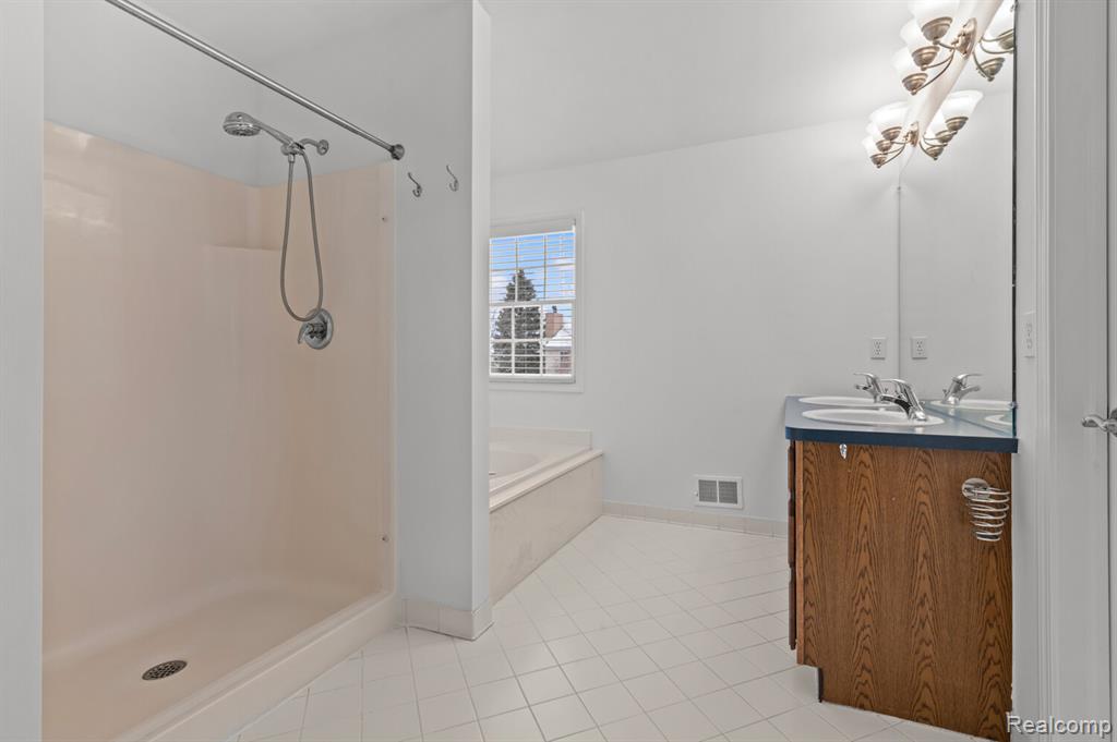 772 Caribou Court, Rochester, MI 48307 — Photo 22