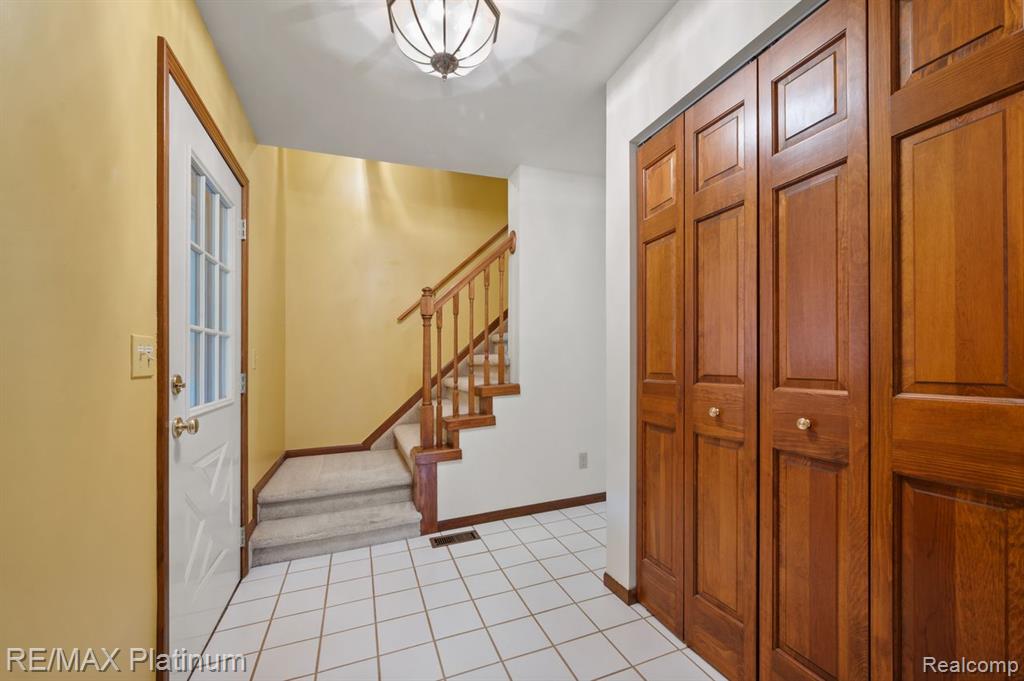 12902 Autumn Ridge Court, Milford, MI 48380 — Photo 32