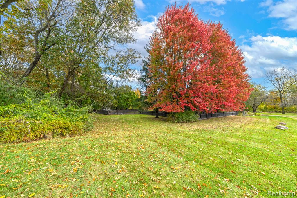 6230 WINKLER MILL Road, Rochester Hills, MI 48306 — Photo 16