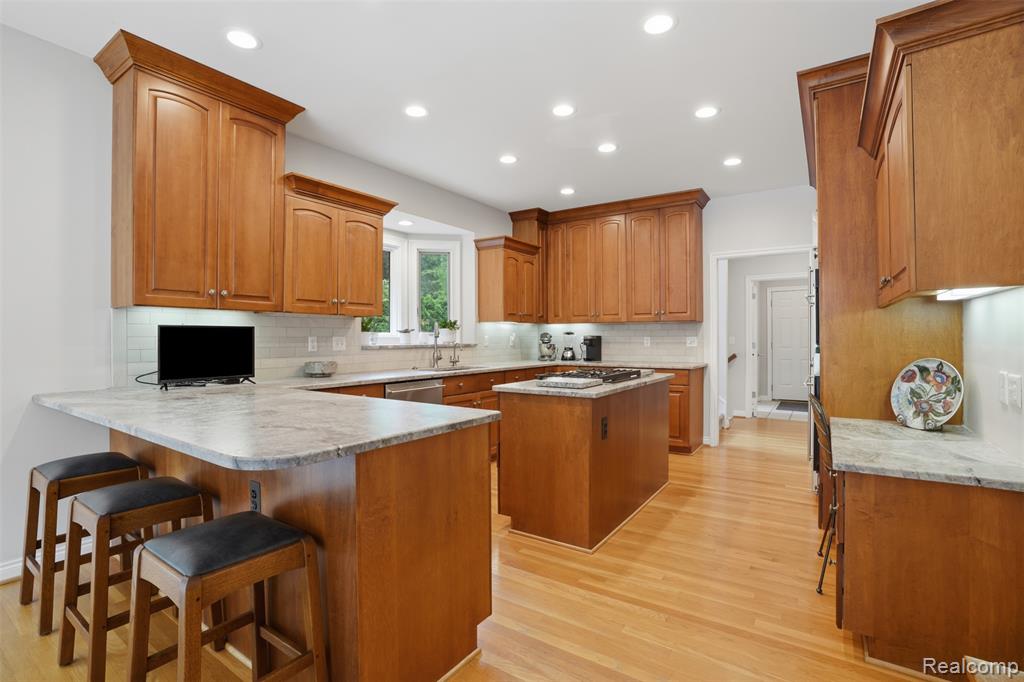 5483 Lake Ridge Drive, Brighton, MI 48116 — Photo 17