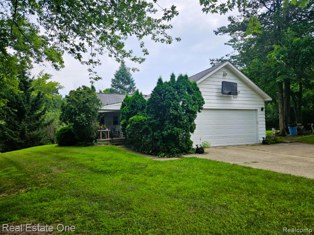 4415 Welland Drive, West Bloomfield, MI 48323 — Photo 27