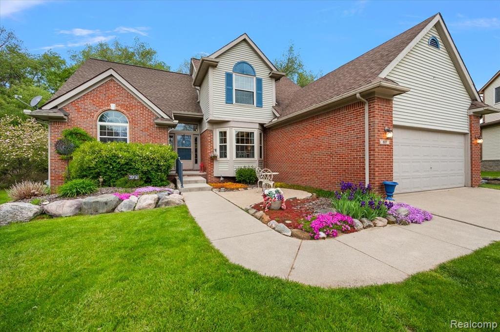 607 Salus Drive, Waterford, MI 48327 — Photo 2