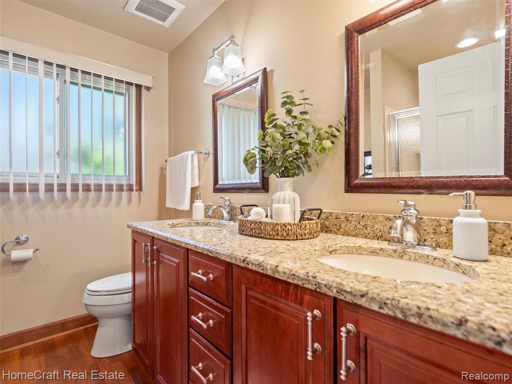 45019 MIDDLEBURY Court, Canton, MI 48188 — Photo 21