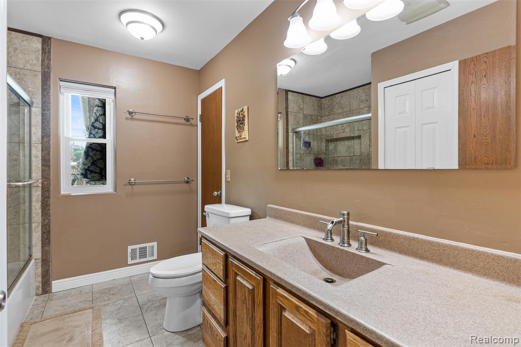 4303 Pratt Avenue, Grand Blanc, MI 48439 — Photo 20