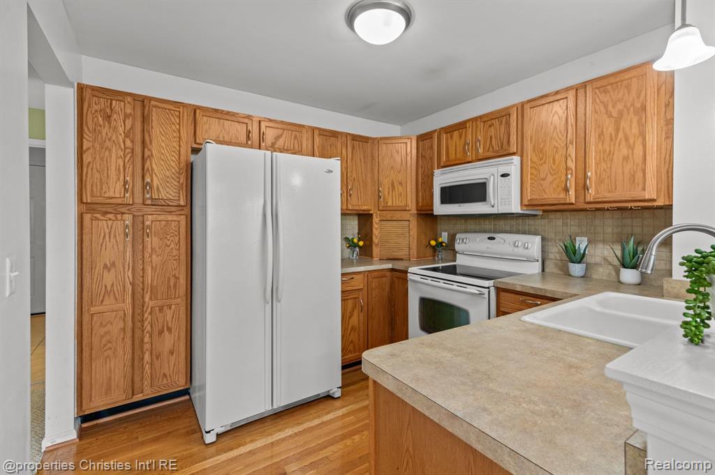 8780 IRONWOOD Drive, Van Buren, MI 48111 — Photo 9