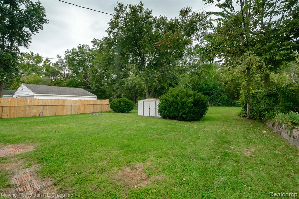 560 GREENLAWN Street, Ypsilanti, MI 48198 — Photo 2