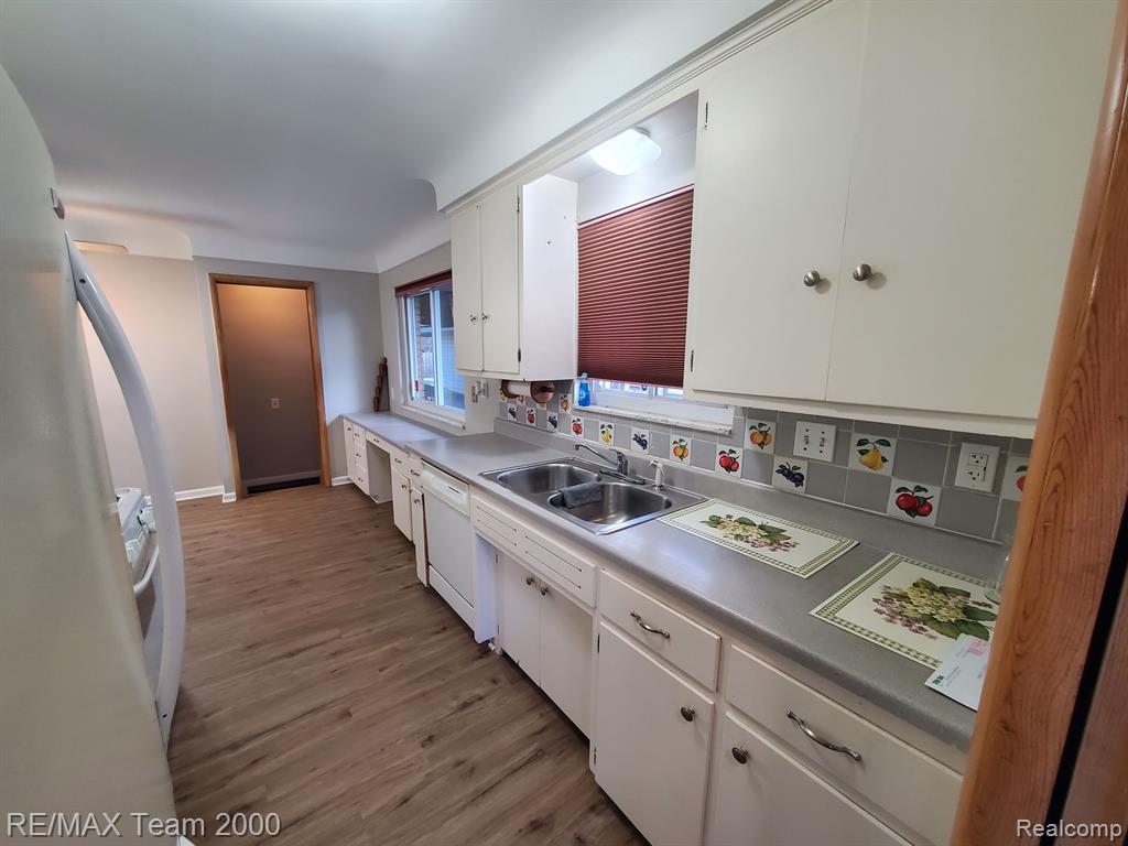 4565 UNIVERSAL Street, Dearborn Heights, MI 48125 — Photo 8