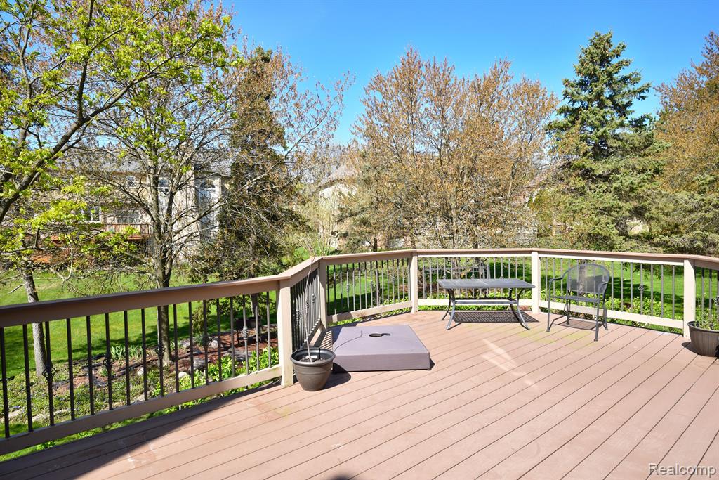 5687 GREENHILL Drive, Troy, MI 48098 — Photo 42