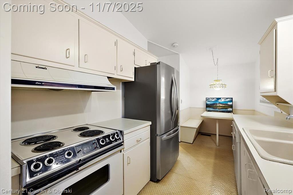 878 Brooklawn Drive, Troy, MI 48084 — Photo 11