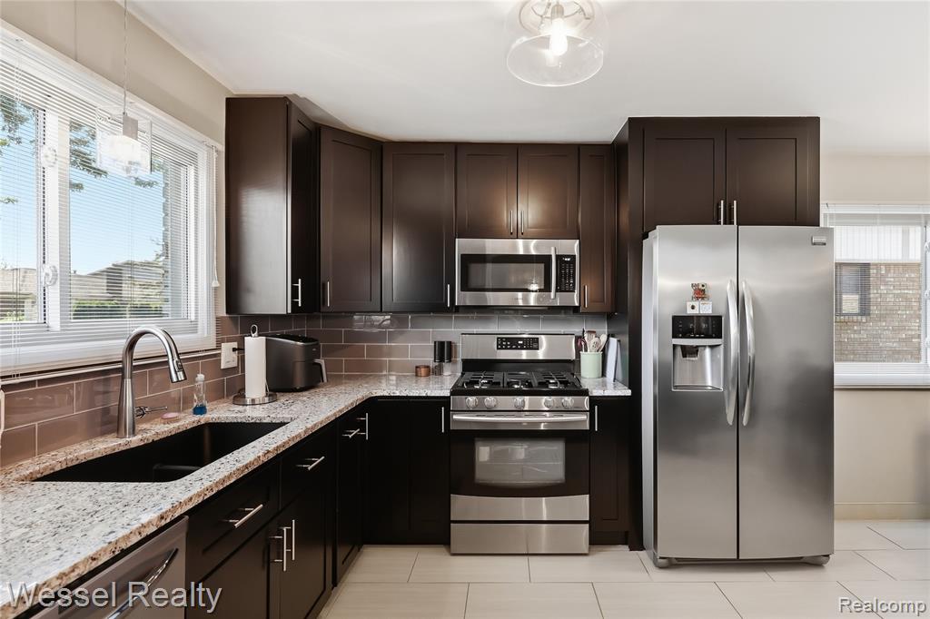 47400 Sanborn Drive, Macomb, MI 48044 — Photo 9