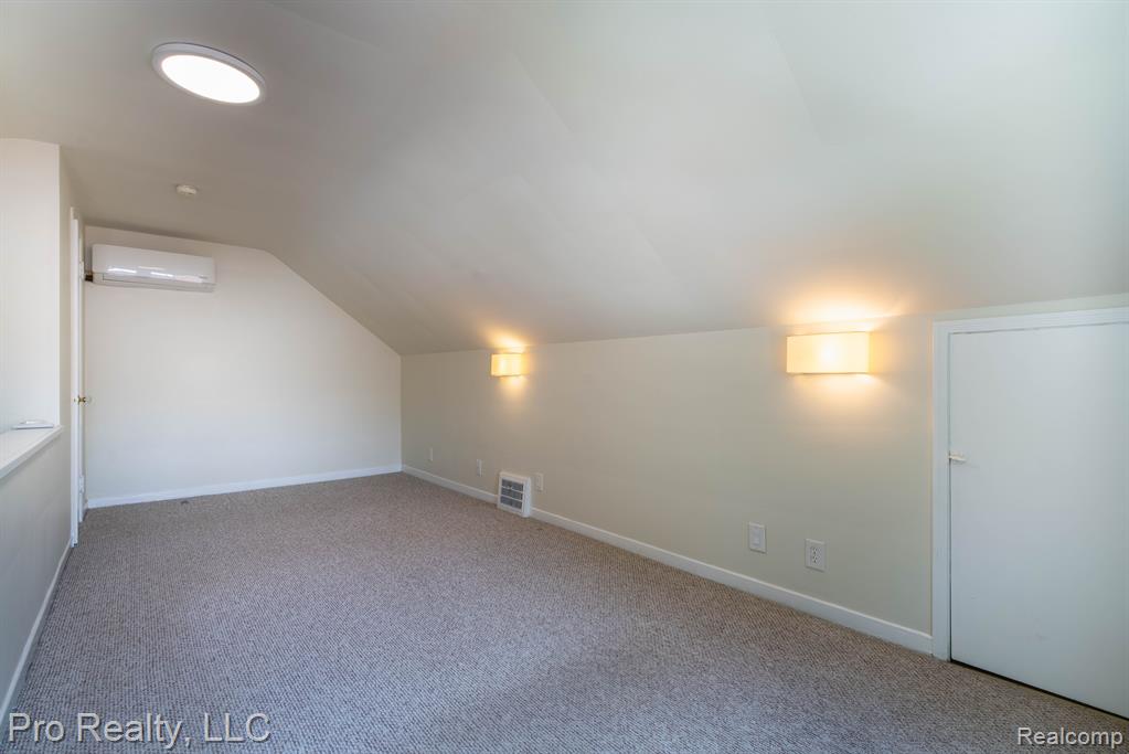 8 CARLTON Lane, Dearborn, MI 48120 — Photo 14