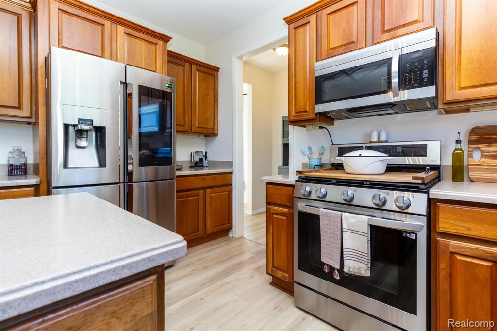 9838 Dublin Drive, Fenton, MI 48430 — Photo 17