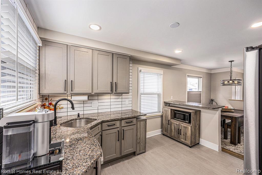 632 N VERMONT Avenue, Royal Oak, MI 48067 — Photo 10