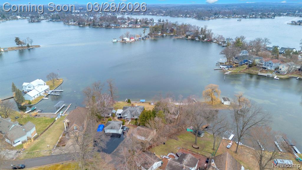 664 King Circle, Lake Orion, MI 48362 — front exterior