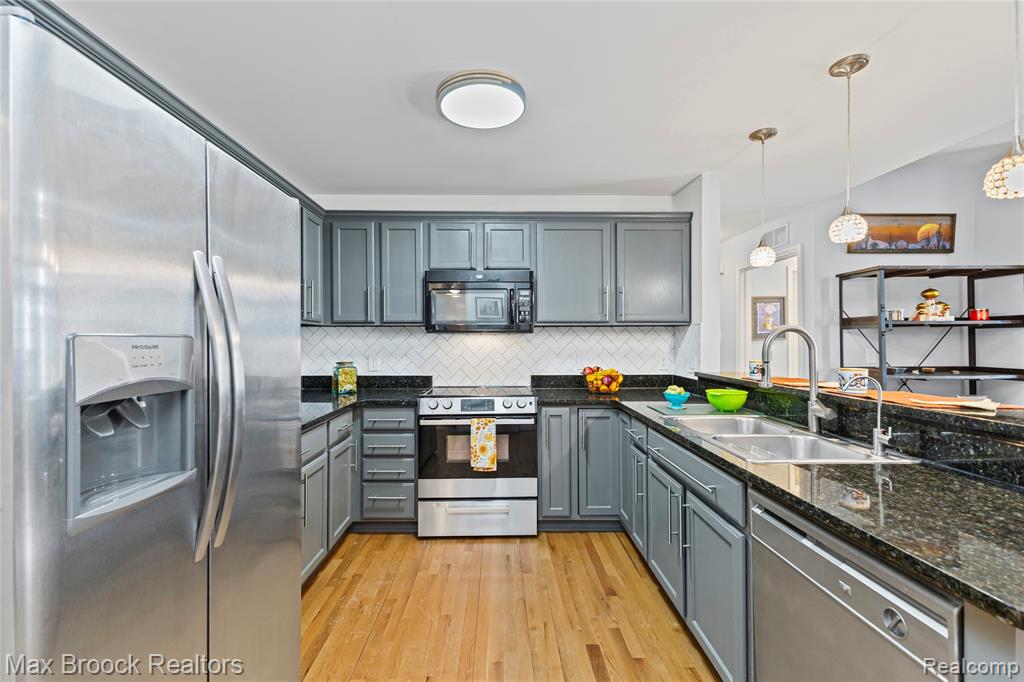 5817 Twin Oaks Drive, Sterling Heights, MI 48314 — Photo 38
