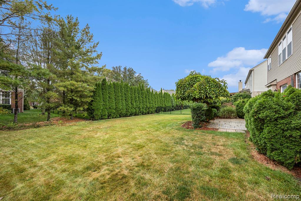 49620 Dunhill Drive, Macomb, MI 48044 — Photo 38