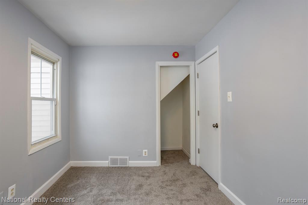 8255 GARBOR Avenue, Warren, MI 48093 — Photo 6