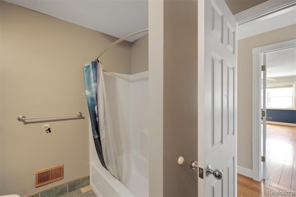 590 Hillwood, White Lake, MI 48383 — Photo 20