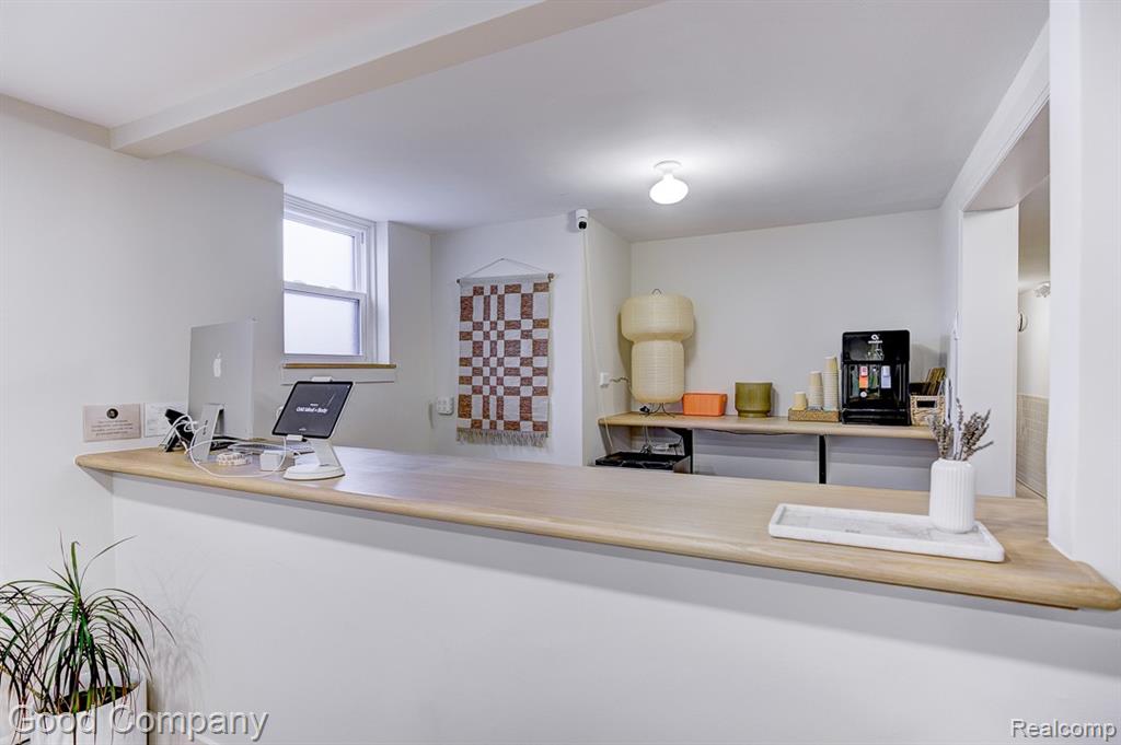 8750 W 9 Mile Road, Oak Park, MI 48237 — Photo 6