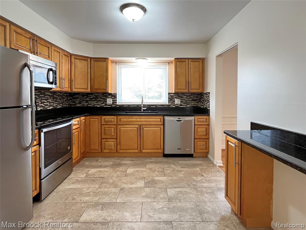 801 W LONG LAKE Road, A-4, Bloomfield Hills, MI 48302 — Photo 9
