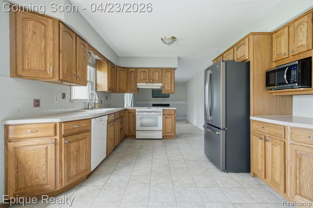 6236 McKenzie Drive, Flint, MI 48507 — Photo 8