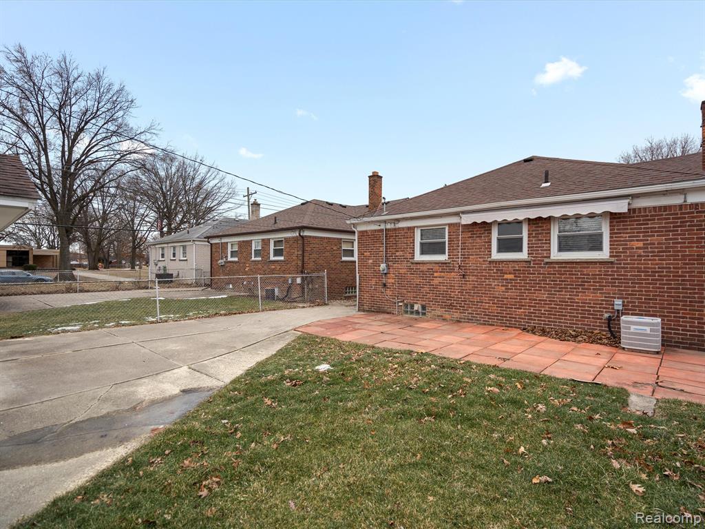 9120 SARASOTA, Redford, MI 48239 — Photo 25
