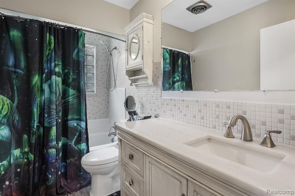 49328 Bayshore Drive, Chesterfield, MI 48047 — Photo 20
