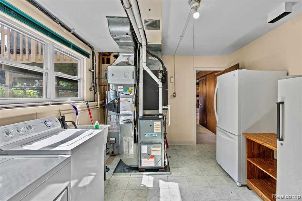 6059 Stockbridge Commons Trail, Grand Blanc, MI 48439 — Photo 38