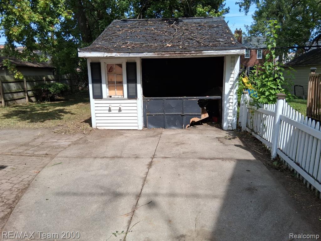5228 Hillcrest Street, Detroit, MI 48236 — Photo 31