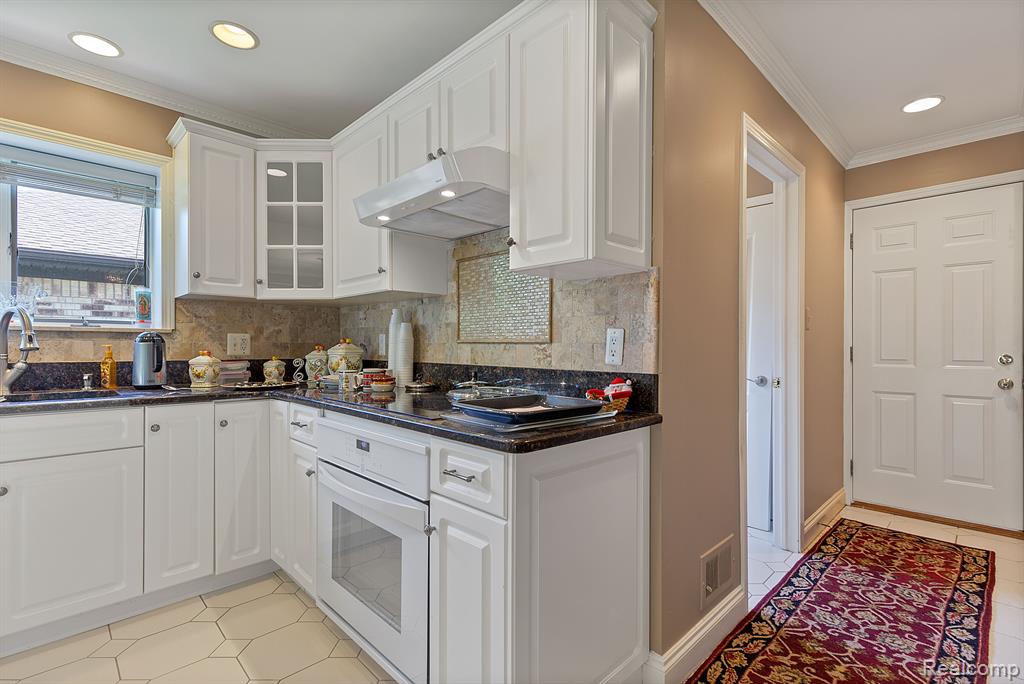 40608 MELODY Court, Clinton Twp, MI 48038 — Photo 12