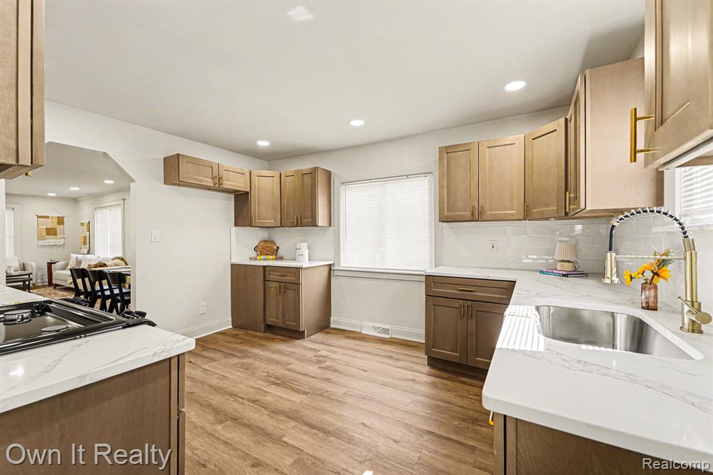 25605 Yale Street, Dearborn Heights, MI 48125 — Photo 5