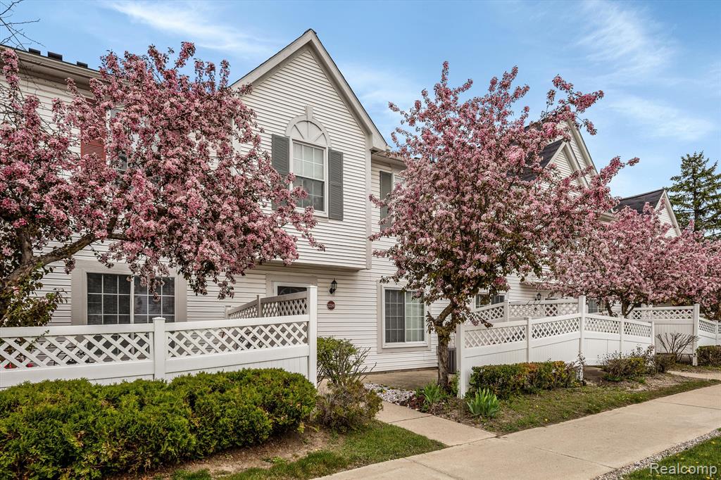 22241 ATLANTIC POINTE, Farmington Hills, MI 48336 — Photo 2