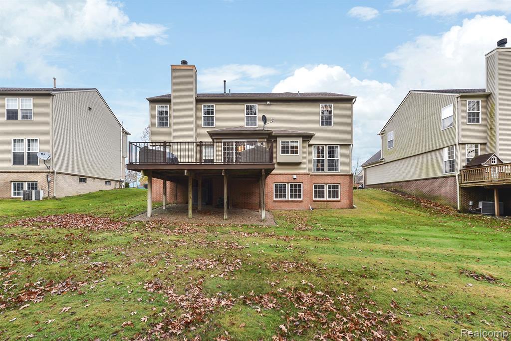 843 WESTHILLS Drive, South Lyon, MI 48178 — Photo 32