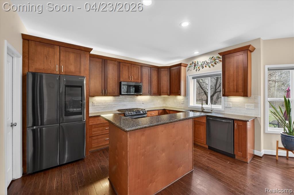 1215 Riverside Street, Milford, MI 48381 — Photo 2