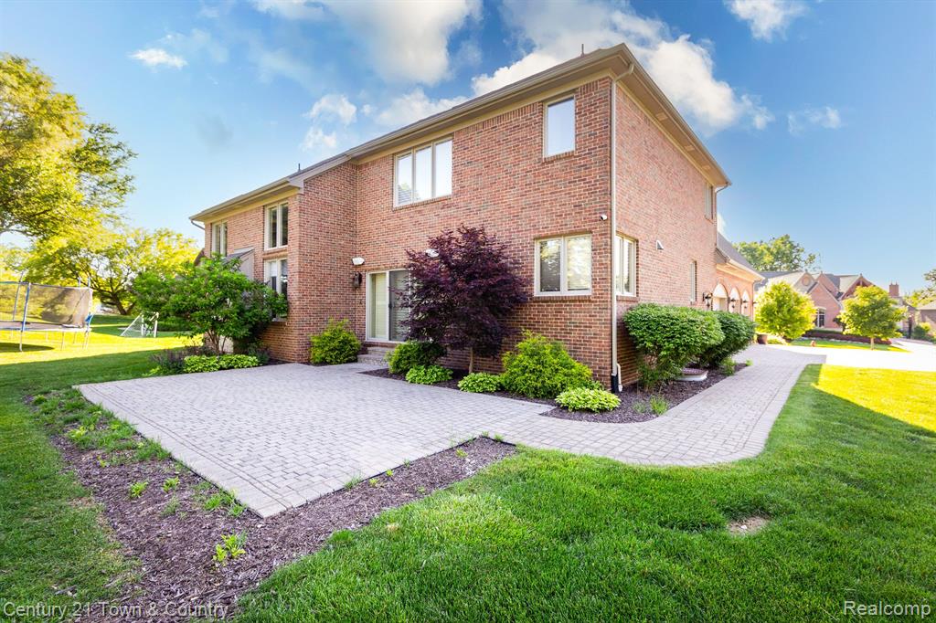 54152 Deer Ridge Court, Rochester, MI 48307 — Photo 56