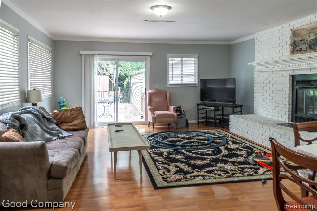 935 N MAPLE Avenue, Royal Oak, MI 48067 — Photo 8