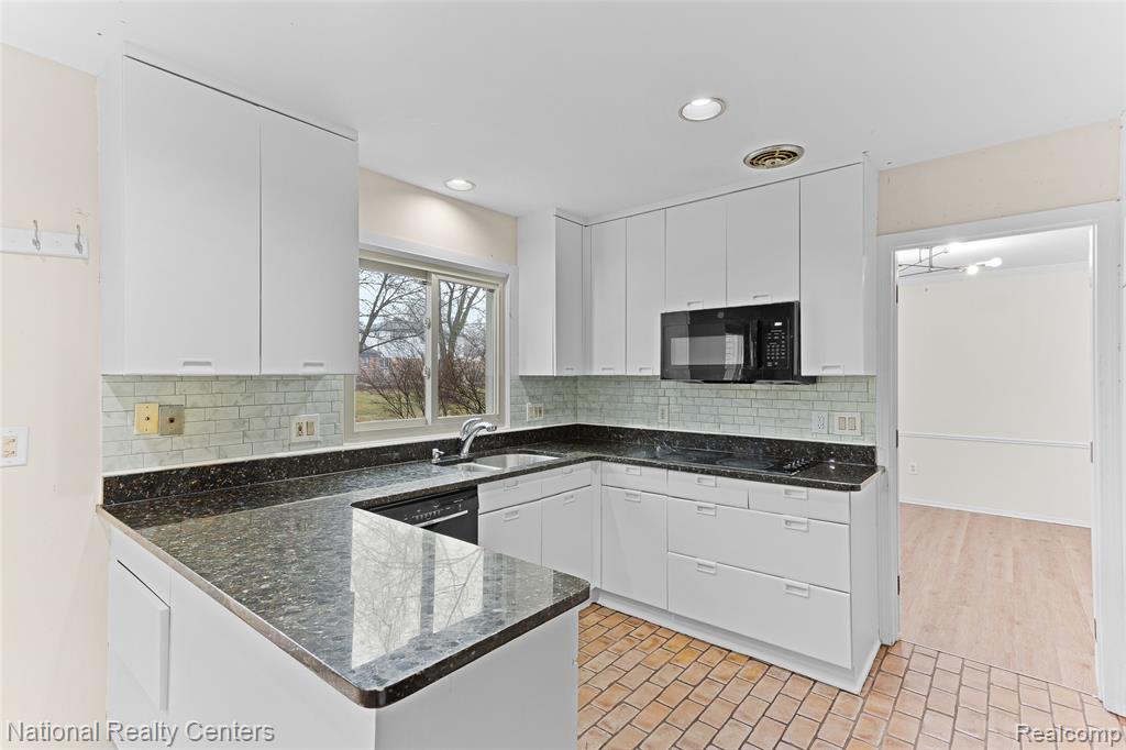 4817 Faircourt Drive, West Bloomfield, MI — Photo 10