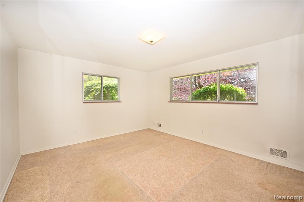 2765 Lahser Road, Bloomfield Hills, MI 48304 — Photo 19