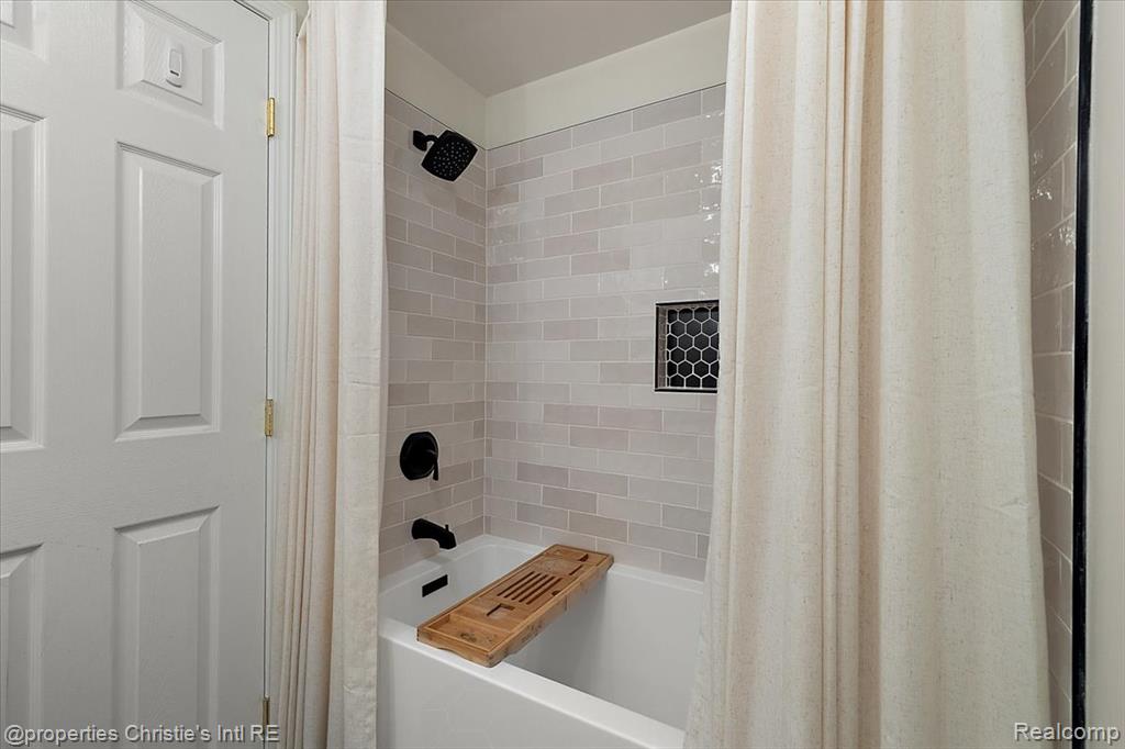 15900 Cumberland Street, Riverview, MI 48193 — Photo 29