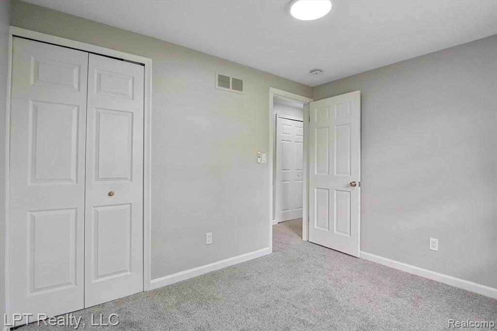 18441 ROSELAND Boulevard, Lathrup Village, MI 48076 — Photo 33