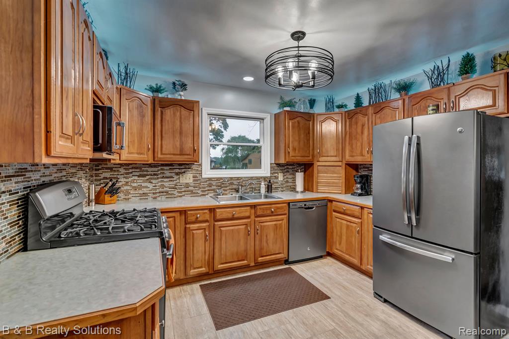 423 LOU ALICE Drive, Columbiaville, MI 48421 — Photo 5