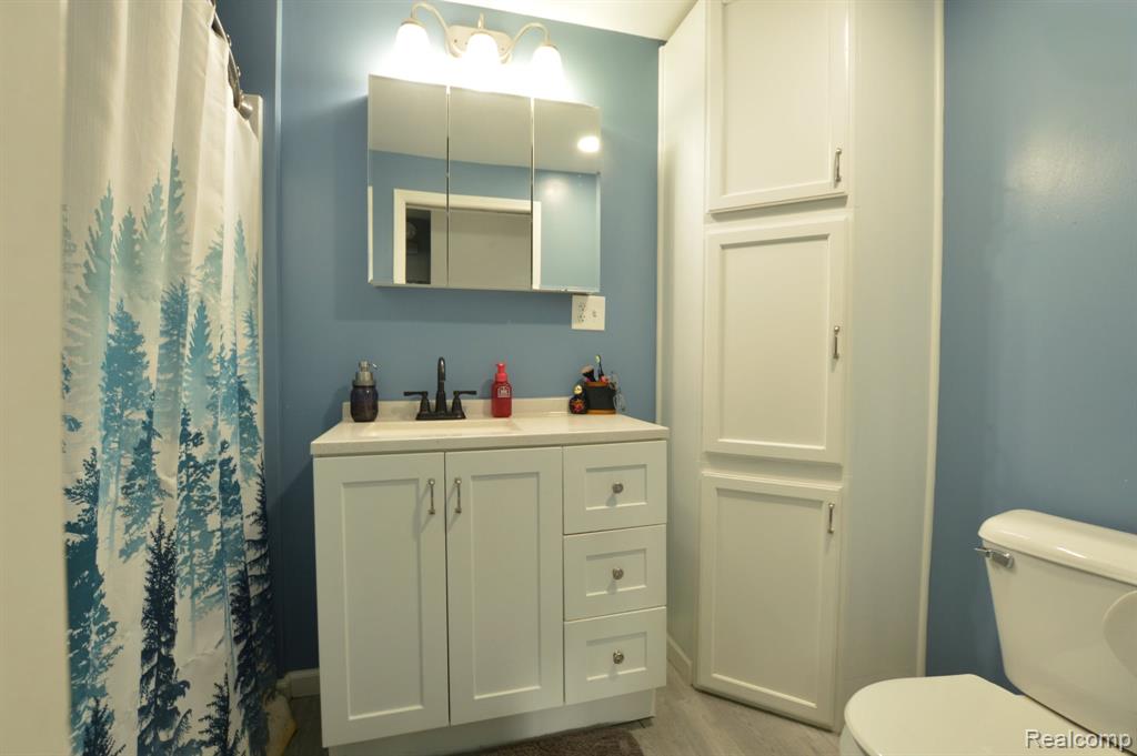 4051 Red Wing Drive, Flint, MI 48532 — Photo 16